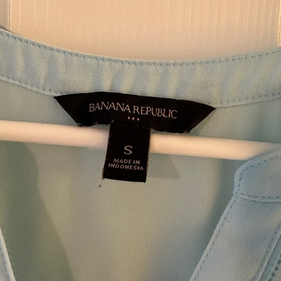 2/$25: Lightweight Blouse from Banana Republic - Picture 5 of 7